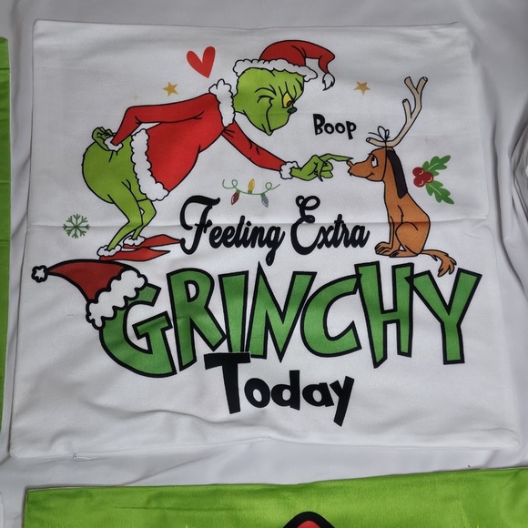 New Set of 4 Grinch Max Christmas Pillow Covers 18x18 Whoville Grinches Grinchy - Picture 3 of 11
